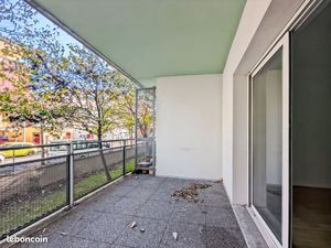 T4 traversant proche métro avec terrasse abritée et frais de notaire réduits