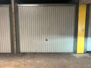 Box fermé sécurisé - Centre Chartres - Place des Epars