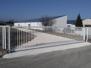Hangar 900 m2