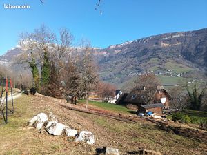 TERRAIN constructible belle parcelle de 1200m2 secteur calme saint d'arvey vue panoramique
