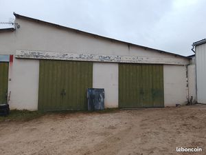 Loue local professionnel 150 m2 675