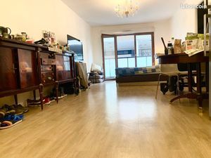 Sous-Location 1200 / mois durant 3 mois meublé F2 de 52M2 Porte de Montreuil