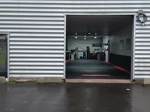 Opportunité RARE – Local commercial + revenus locatifs - GD-CHAMP FONTAINES/HERIC (44800)