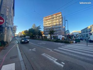 Commerce informatique/multimédia 60 m²