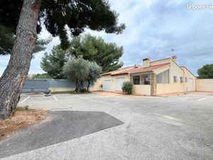 Local 170 m² Saint-Cyr-sur-Mer