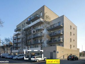 Local commercial 157 m²