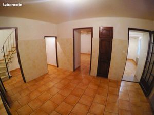 Maison de village 100 m2 r+1 sans extérieur deux chambres et un bureau double vitrage clim