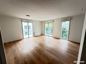 Rue hanneloup appartement t3 avec terrasse et ascenseur