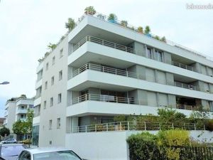 BEL APPARTEMENT T3 Traversant BRUGES LE TASTA - RESIDENCE CHANTILLY - 82 m2 + 14m2 Terrass