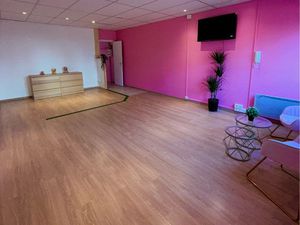 Cabinet fermé à louer - Gratte ciel