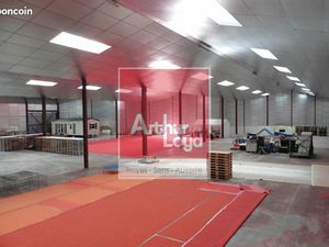 Local d'activité 2 100 m²