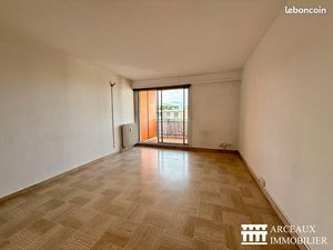 Montpellier - Stade Philippidès - Appartement 2 pièces traversant avec terrasse