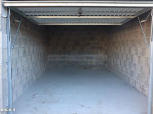 Location garage au centre de Baud