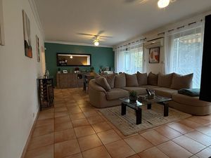 T4 LUMINEUX  TRES BIEN EQUIPES et MEUBLES AVEC BEAUCOUP D’ESPACE DE RANGEMENTS