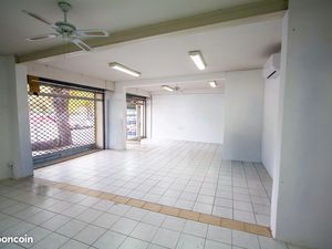 Local commercial 76 m² à Forcalquier