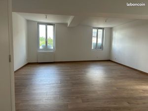 Appartement T2 bis 70 m2 entièrement rénové proche commerces