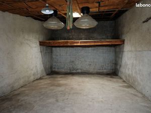 Garage plus local attenant Cap Blanc