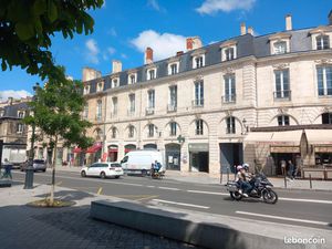 BUREAUX 83m² PLACE GAMBETTA DISPOS DE SUITE