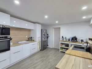 Maison 7 pièces 256 m²