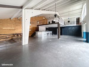 Loft/atelier/surface 5 pièces 270 m²