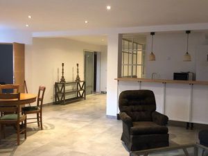 Magnifique T2 de 80m2 meublé et refait à neuf situé dans une maison à Marignane