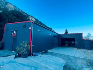 Atelier  local commercial  hangar