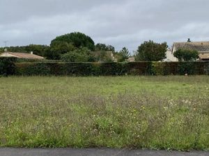 Terrain 629 m² Roullet Saint Estephe