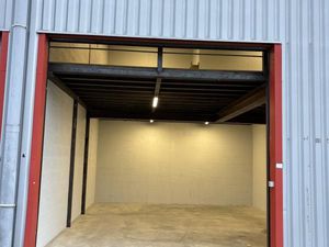 Local industriel 140 m²