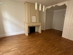 Joli T3 au premier étage dans petit immeuble en ville haute