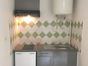 Studio loué 25 m2 avec parking et cave