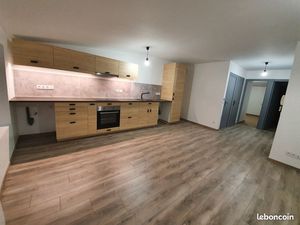 Appartement T3 plein centre ville 2ème étage