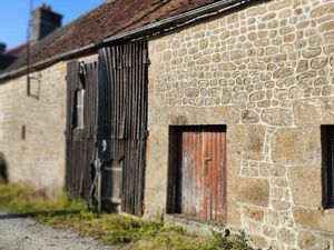 Terrain avec dépendance en pierres secteur La Ferté-Macé
