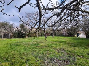 Terrain plat viabilisé avec permis accordé pour maison T4 de plain-pied