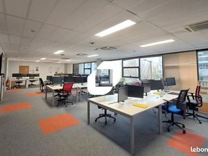 Bureau 595 m²