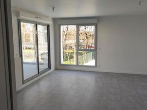 T3 recent cenon la morlette aux pieds du tram