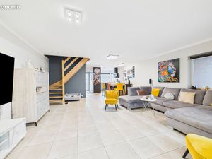 Maison 3 façades récente en Belgique