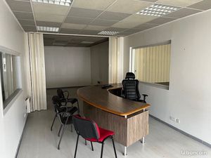 LOCAL STOCKAGE / ACTIVITÉS 190 m²