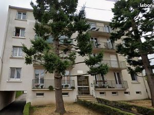 Grand local de stockage 11 m² Rezé proche hotel de ville station tram Baliniere