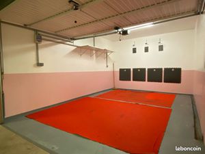 GARAGE 17 m² – PORTE AUTOMATISÉE | ÉLECTRICITÉ ◊ | ÉCLAIRAGE