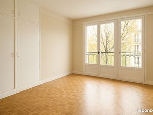 Appartement 3 pièces lumineux  54 m²  box + cave