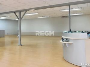 Local commercial 182 m²