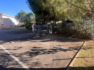 2 places de parking dans résidence sécurisée – Domaine du Golf à Seilh