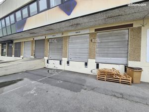 Local d'activité 896 m²