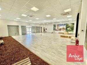 Local commercial 325 m²