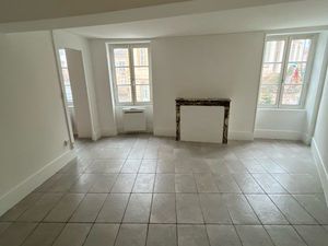 Appartement 60 m² rénové – 1er étage – Centre historique de Tournus – 570 CC