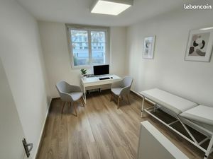 Salle de consultation dans cabinet médical rénové – Rennes Centre / Pontchaillou