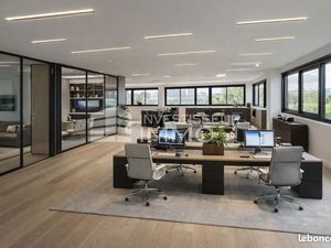 Bureau 200 m²
