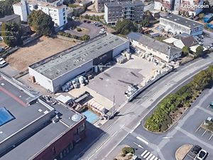 Local d'activité 918 m²