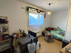 Studio meublé propre & lumineux