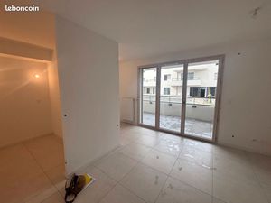 Studio neuf 30m2 + terrasse 10m2 Annecy à 5 min centre Courier